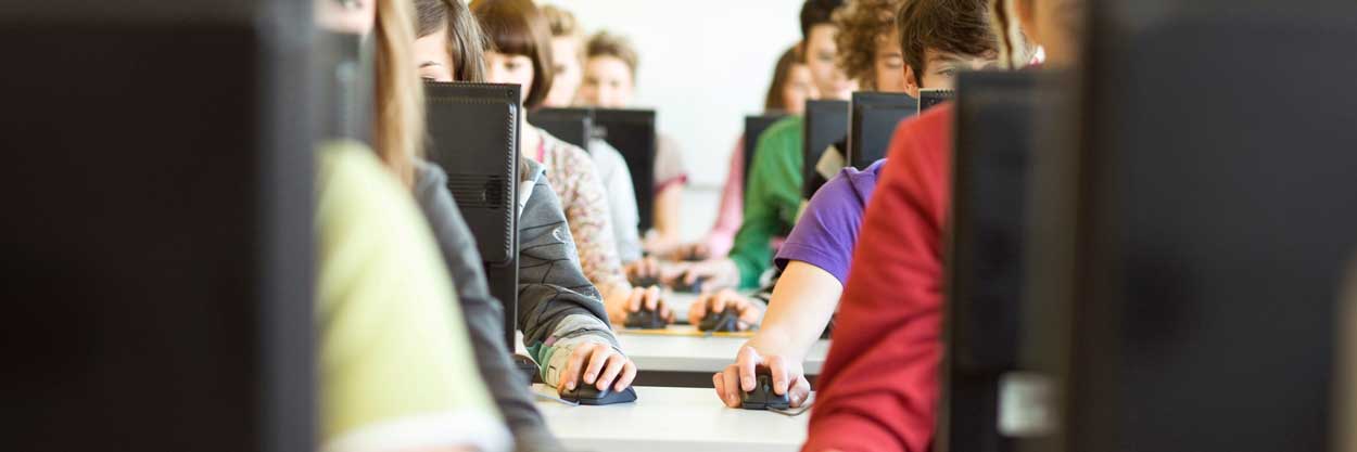 Digitaal examineren in grote groep? Met de schaalbaarheid van assessmentQ zit je safe